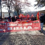Biella, CGIL in corteo contro il "bilancio ingiusto" FOTO e VIDEO Mattia Baù per newsbiella.it Biella, CGIL in corteo contro il "bilancio ingiusto" FOTO e VIDEO Mattia Baù per newsbiella.it