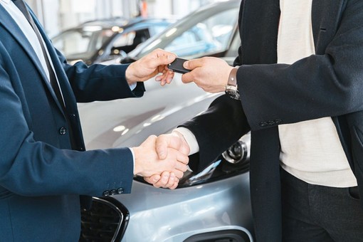 Quanto ci mette una concessionaria a consegnare un'auto usata: Quanto passa da immatricolazione a consegna Quanto ci mette una concessionaria a consegnare un'auto usata: Quanto passa da immatricolazione a consegna