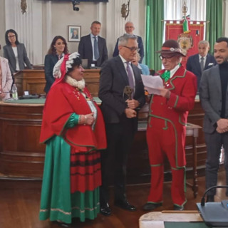 Biella, il Carnevale è finito: riconsegnate le chiavi della città (foto dalla pagina Facebook di Città di Biella)