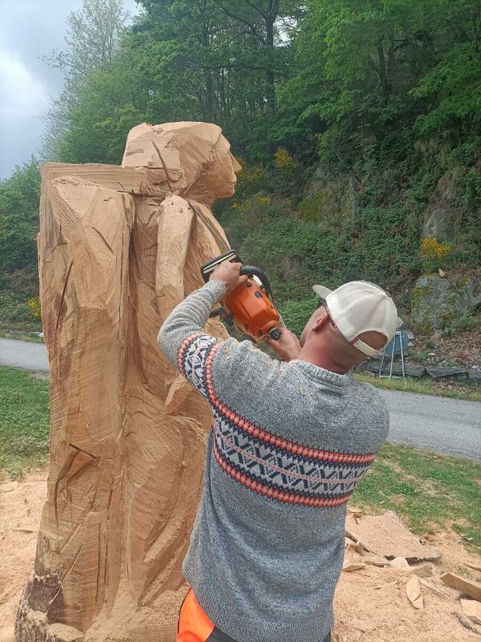 Campiglia Cervo rende omaggio alla "Siunera": inaugurata la statua lignea Campiglia Cervo rende omaggio alla "Siunera": inaugurata la statua lignea
