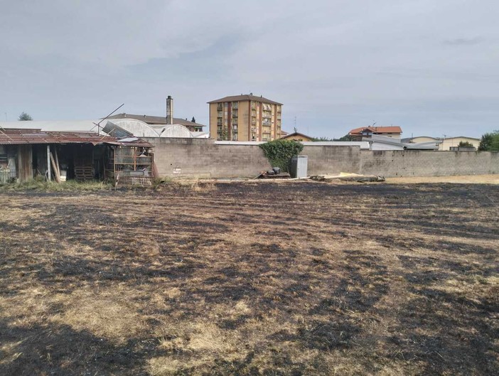 Camburzano, domato l'incendio: area messa in sicurezza dopo ore di lavoro
