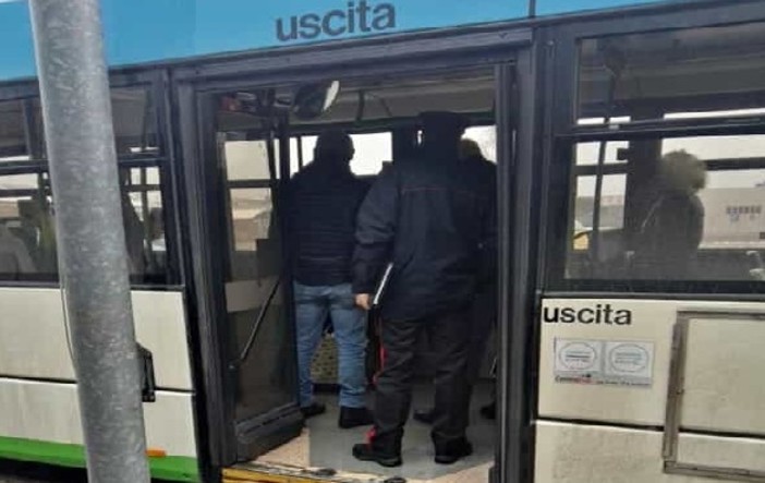 Vigliano, uomo non vuole scendere dall'autobus, intervengono i Carabinieri, foto archivio