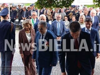 Ai Giardini Zumaglini un monumento per ricordare Francesco Cusano. Olivero: "Un'opera capace di parlare a tutti" FOTO e VIDEO Mattia Baù per newsbiella.it