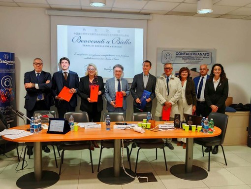 Biella incontra la Cina: confronto tra realtà economiche per costruire nuove opportunità di collaborazione (foto dalla pagina Facebook di Città di Biella) Biella incontra la Cina: confronto tra realtà economiche per costruire nuove opportunità di collaborazione (foto dalla pagina Facebook di Città di Biella)