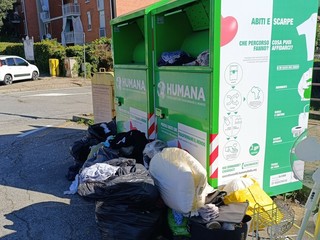 Un lettore: "Cassonetti Humana pieni ad Andorno". Cosrab cerca un nuovo gestore Un lettore: "Cassonetti Humana pieni ad Andorno". Cosrab cerca un nuovo gestore