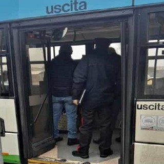 Vigliano, uomo non vuole scendere dall'autobus, intervengono i Carabinieri, foto archivio
