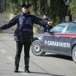 Non si ferma all’alt dei Carabinieri a Gaglianico, poi lascia l’auto e scappa a piedi tra Cavaglià e Viverone (foto di repertorio) Non si ferma all’alt dei Carabinieri a Gaglianico, poi lascia l’auto e scappa a piedi tra Cavaglià e Viverone (foto di repertorio)