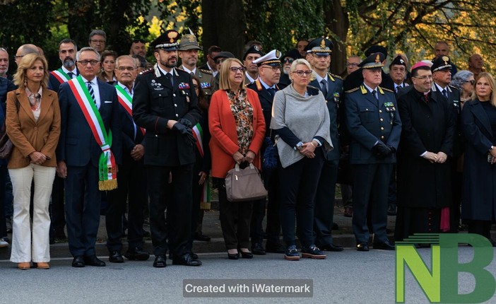 L’Arma dei Carabinieri onora i suoi Caduti: inaugurato a Biella il Cippo commemorativo - Servizio di Giuliana Mosca per newsbiella.it L’Arma dei Carabinieri onora i suoi Caduti: inaugurato a Biella il Cippo commemorativo - Servizio di Giuliana Mosca per newsbiella.it