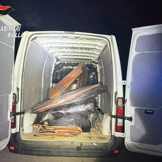 Gaglianico, sorpresi a depredare i tetti del cimitero: recuperati 450 chili di rame FOTO