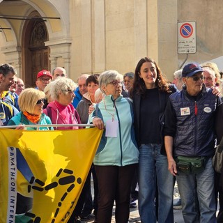 Biella: Grande energia alla camminata solidale per la ricerca sulle malattie renali - Foto Chiarini per newsbiella.it