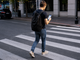 Occhio allo smartphone sulle strisce: il nuovo Codice della Strada potrebbe costare 75 euro ai pedoni (foto generata con l'IA) Occhio allo smartphone sulle strisce: il nuovo Codice della Strada potrebbe costare 75 euro ai pedoni (foto generata con l'IA)