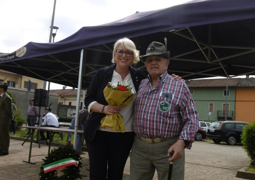 Cerrione in festa per i 90 anni degli Alpini, c'è anche la consigliera regionale Elena Rocchi