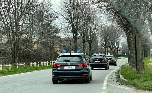 Dal Nord-ovest: cinghiate, strangolamenti e cocaina a una quindicenne: in carcere il compagno di 45 anni Dal Nord-ovest: cinghiate, strangolamenti e cocaina a una quindicenne: in carcere il compagno di 45 anni