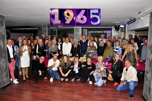 Valdengo, i coscritti del 1965 festeggiano al Jimmy’s: “Un omaggio alla vita”