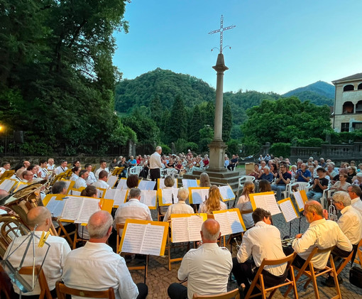 A Coggiola il Concerto sotto le Stelle richiama un vasto pubblico (foto di Ermanno Orsi) A Coggiola il Concerto sotto le Stelle richiama un vasto pubblico (foto di Ermanno Orsi)