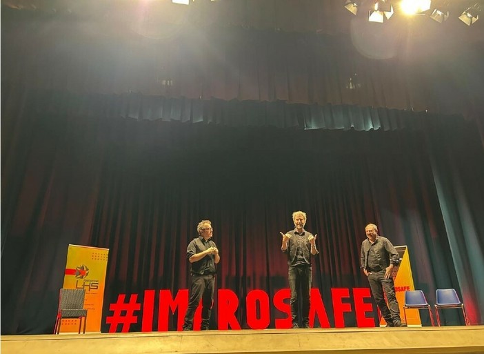 All'Odeon uno spettacolo per sensibilizzare gli studenti sui valori della salute e della sicurezza sui luoghi di lavoro All'Odeon uno spettacolo per sensibilizzare gli studenti sui valori della salute e della sicurezza sui luoghi di lavoro