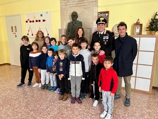 Il Comandante della Stazione di Bioglio dei Carabinieri incontra gli studenti di Zumaglia