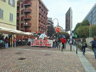 Dalle occupazioni alla piazza: gli studenti torinesi alzano la voce contro il governo Meloni Dalle occupazioni alla piazza: gli studenti torinesi alzano la voce contro il governo Meloni