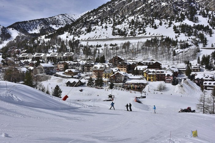 Claviere, dramma sulle piste: arresto cardiaco fatale ad uno sciatore inglese Claviere, dramma sulle piste: arresto cardiaco fatale ad uno sciatore inglese