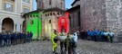 A Biella sfilano gli Alpini per il Campionato Nazionale ANA di Slalom, acceso il tripode davanti al Battistero (servizi di Davide Finatti e Mattia Baù per newsbiella.it)