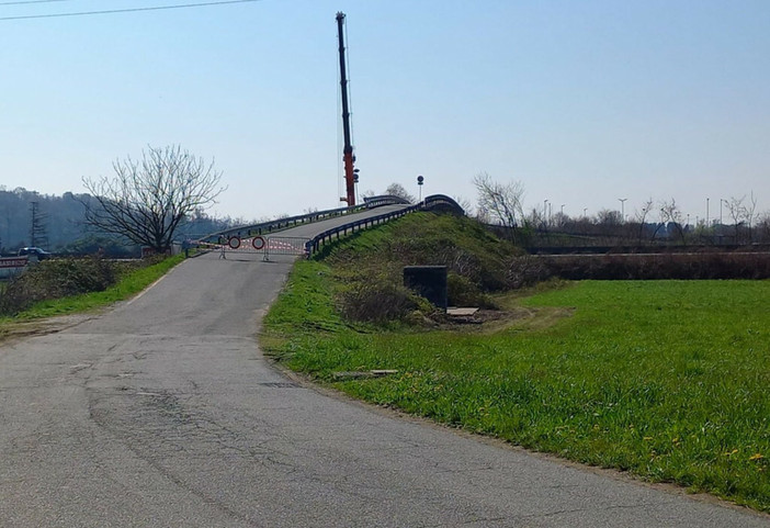 Vigliano, riaperto il transito sul cavalcavia in Regione Moriane (foto dal sito web di Comune Vigliano Biellese) Vigliano, riaperto il transito sul cavalcavia in Regione Moriane (foto dal sito web di Comune Vigliano Biellese)