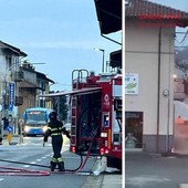 Incendio di un furgone a Sandigliano: intervento in corso - Foto D'Agostino Incendio di un furgone a Sandigliano: intervento in corso - Foto D'Agostino