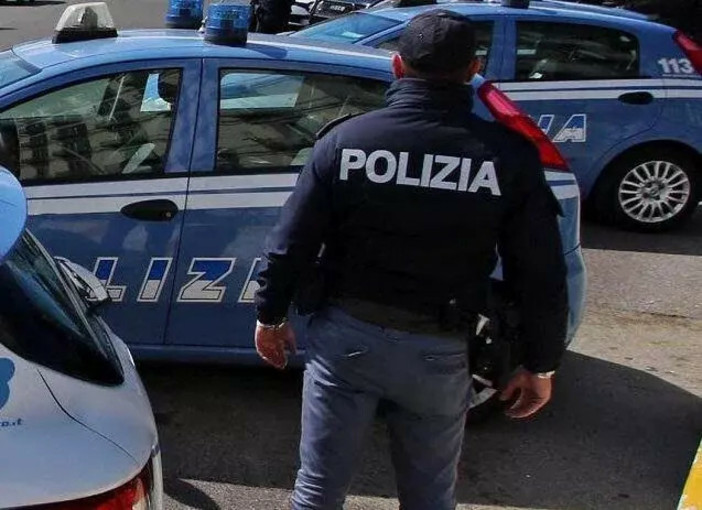 Dal Nord Ovest - Minaccia di buttarsi dal ponte, giovane salvato dai poliziotti (foto di repertorio)