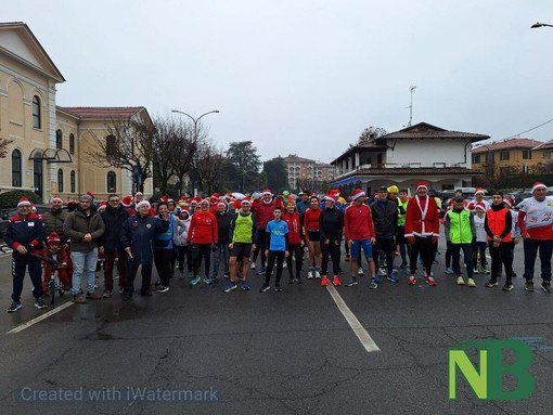 Vigliano in rosso per la Corsa dei Babbi Natale: 130 partecipanti nonostante la pioggia FOTO e VIDEO Nicola Rasolo per newsbiella.it