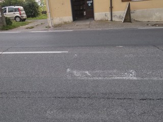 Biella, Cossila San Grato, un lettore: "Aree gioco per i bambini sono invase dalle erbacce"