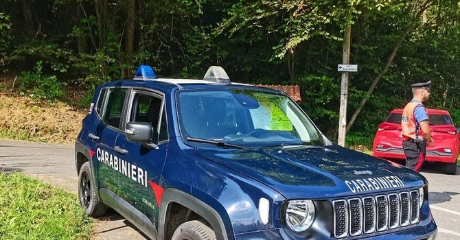 Biella, aveva con sé 70 grammi di cocaina: uomo fermato dai Carabinieri nei boschi (foto di repertorio) Biella, aveva con sé 70 grammi di cocaina: uomo fermato dai Carabinieri nei boschi (foto di repertorio)