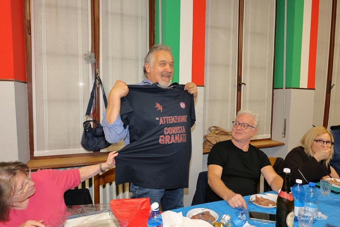 A Casapinta tra amici, musica e bagna cauda: una serata speciale con la Corale del paese - Foto di Claudio Nicola