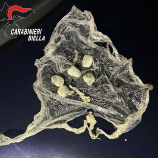 Biella, nasconde droga in bocca durante un controllo e tenta la fuga: denunciato 39enne Biella, nasconde droga in bocca durante un controllo e tenta la fuga: denunciato 39enne