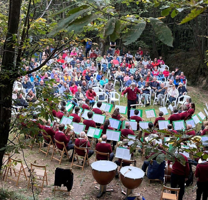 Su le soglie del bosco, concerto speciale a Coggiola per gli 80 anni del CAI Valsessera Su le soglie del bosco, concerto speciale a Coggiola per gli 80 anni del CAI Valsessera