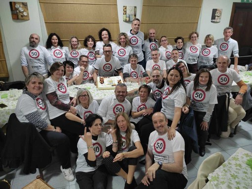 Cena dei coscritti in Valsessera, ritorno alle origini per oltre 30 persone della classe '75 Cena dei coscritti in Valsessera, ritorno alle origini per oltre 30 persone della classe '75