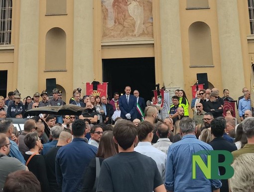 L'abbraccio commosso di Candelo a Cristian Bonifacio: "Beato chi ti ha conosciuto" L'abbraccio commosso di Candelo a Cristian Bonifacio: "Beato chi ti ha conosciuto"