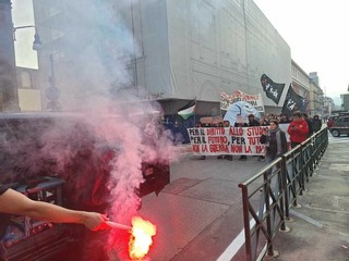 Dalle occupazioni alla piazza: gli studenti torinesi alzano la voce contro il governo Meloni Dalle occupazioni alla piazza: gli studenti torinesi alzano la voce contro il governo Meloni