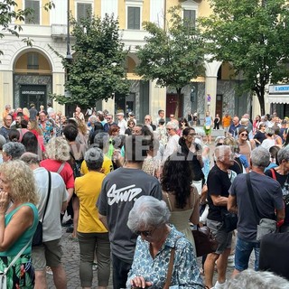 "Giù le mani dai ciliegi": a Biella cittadini in piazza contro il progetto agli Zumaglini FOTO e VIDEO Massimo Giacobbe per newsbiella.it "Giù le mani dai ciliegi": a Biella cittadini in piazza contro il progetto agli Zumaglini FOTO e VIDEO Massimo Giacobbe per newsbiella.it