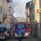 Santhià, appartamento in fiamme al terzo piano: evacuati i residenti Santhià, appartamento in fiamme al terzo piano: evacuati i residenti