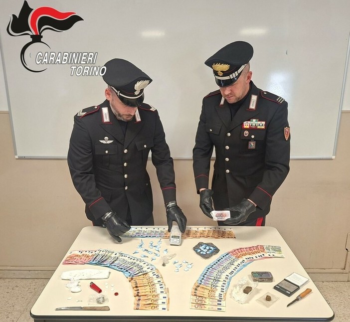Droga nascosta nel finto-accendino ed in casa: nel Canavese 5 spacciatori in manette Droga nascosta nel finto-accendino ed in casa: nel Canavese 5 spacciatori in manette