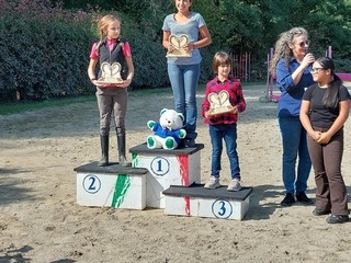 Un successo tra sorrisi, emozioni e spettacolo: grande festa per la Gara Sociale alla Scuderia La Spada Un successo tra sorrisi, emozioni e spettacolo: grande festa per la Gara Sociale alla Scuderia La Spada