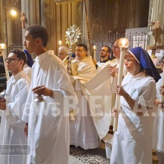Corpus Domini a Biella: fedeli in processione dopo la Messa FOTO Nicola Rasolo per newsbiella.it Corpus Domini a Biella: fedeli in processione dopo la Messa FOTO Nicola Rasolo per newsbiella.it