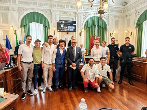 Biella, la squadra del Comune ricevuta dal sindaco assieme alla coppa del Torneo degli Enti 2026 (foto dalla pagina Facebook di Città di Biella) Biella, la squadra del Comune ricevuta dal sindaco assieme alla coppa del Torneo degli Enti 2026 (foto dalla pagina Facebook di Città di Biella)