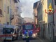 Santhià, appartamento in fiamme al terzo piano: evacuati i residenti Santhià, appartamento in fiamme al terzo piano: evacuati i residenti