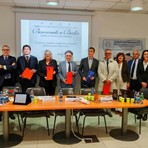 Biella incontra la Cina: confronto tra realtà economiche per costruire nuove opportunità di collaborazione (foto dalla pagina Facebook di Città di Biella) Biella incontra la Cina: confronto tra realtà economiche per costruire nuove opportunità di collaborazione (foto dalla pagina Facebook di Città di Biella)