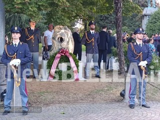 Ai Giardini Zumaglini un monumento per ricordare Francesco Cusano. Olivero: "Un'opera capace di parlare a tutti" FOTO e VIDEO Mattia Baù per newsbiella.it