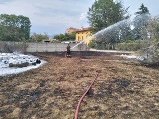 Camburzano, domato l'incendio: area messa in sicurezza dopo ore di lavoro