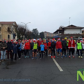 Vigliano in rosso per la Corsa dei Babbi Natale: 130 partecipanti nonostante la pioggia FOTO e VIDEO Nicola Rasolo per newsbiella.it