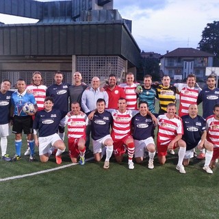 Polizia Penitenziaria e Vigili del Fuoco in posa prima della partita