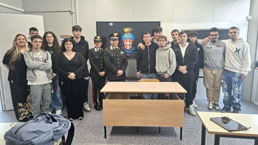 Carabinieri di Cavaglià incontrano gli studenti dell’Istituto Alberghiero Gae Aulenti: una lezione di legalità e consapevolezza