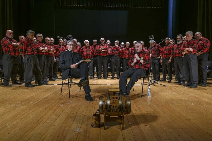 Occhieppo Inferiore: il coro La Campagnola presenta "Solo per una camicia" Occhieppo Inferiore: il coro La Campagnola presenta "Solo per una camicia"